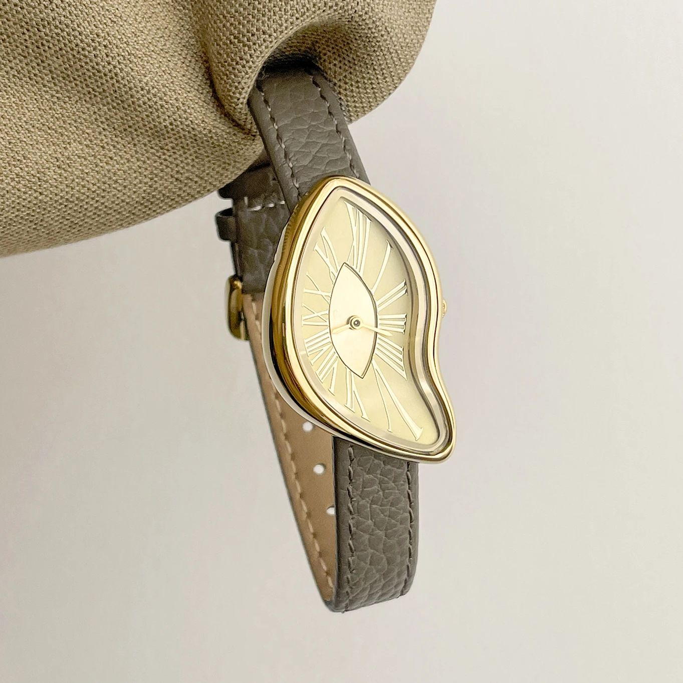High end Retro Creative Watch  - High Jewelry Watches review and price