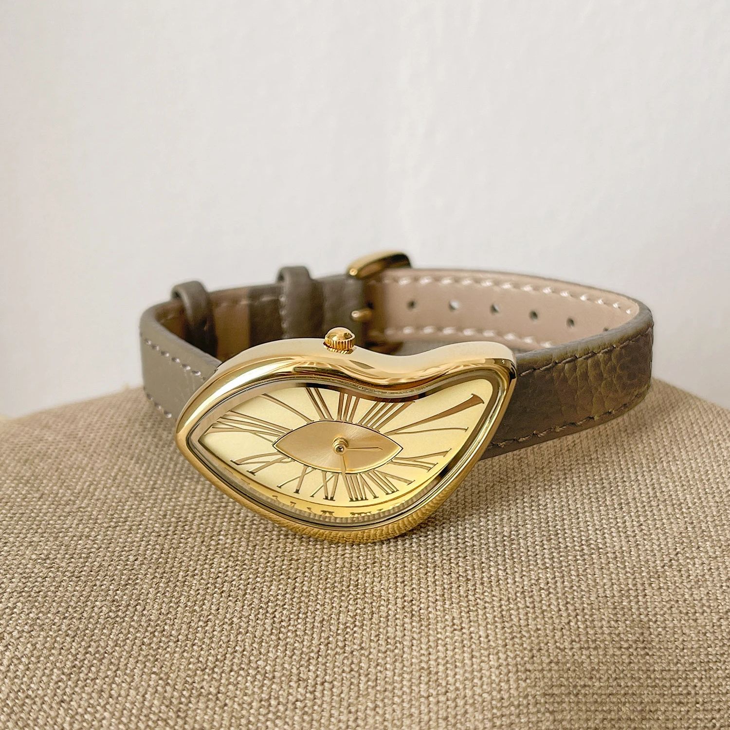 High end Retro Creative Watch  - High Jewelry Watches review and price