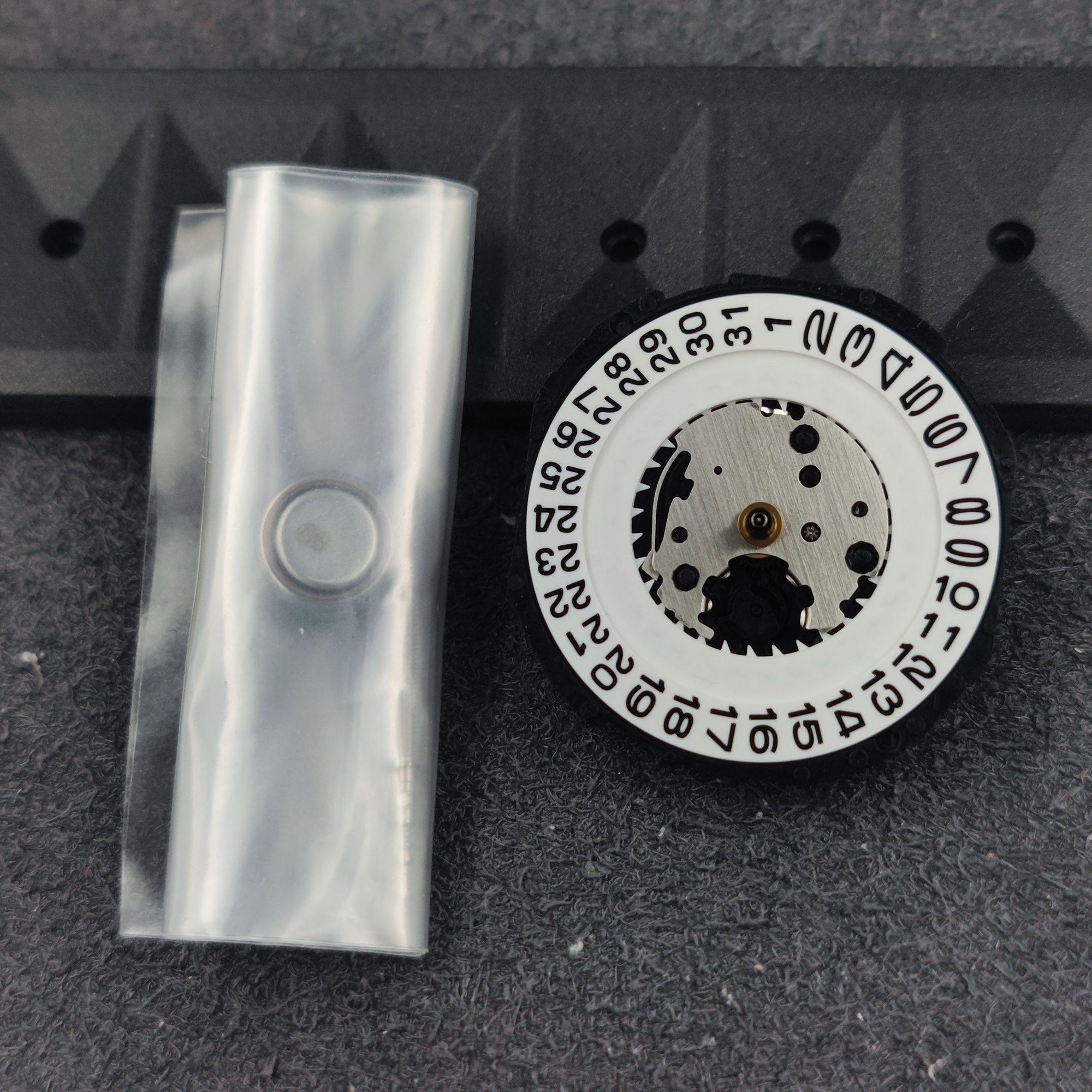 Japan PC32 Quartz Movement Dat - Jewels In Quartz Watches review and price