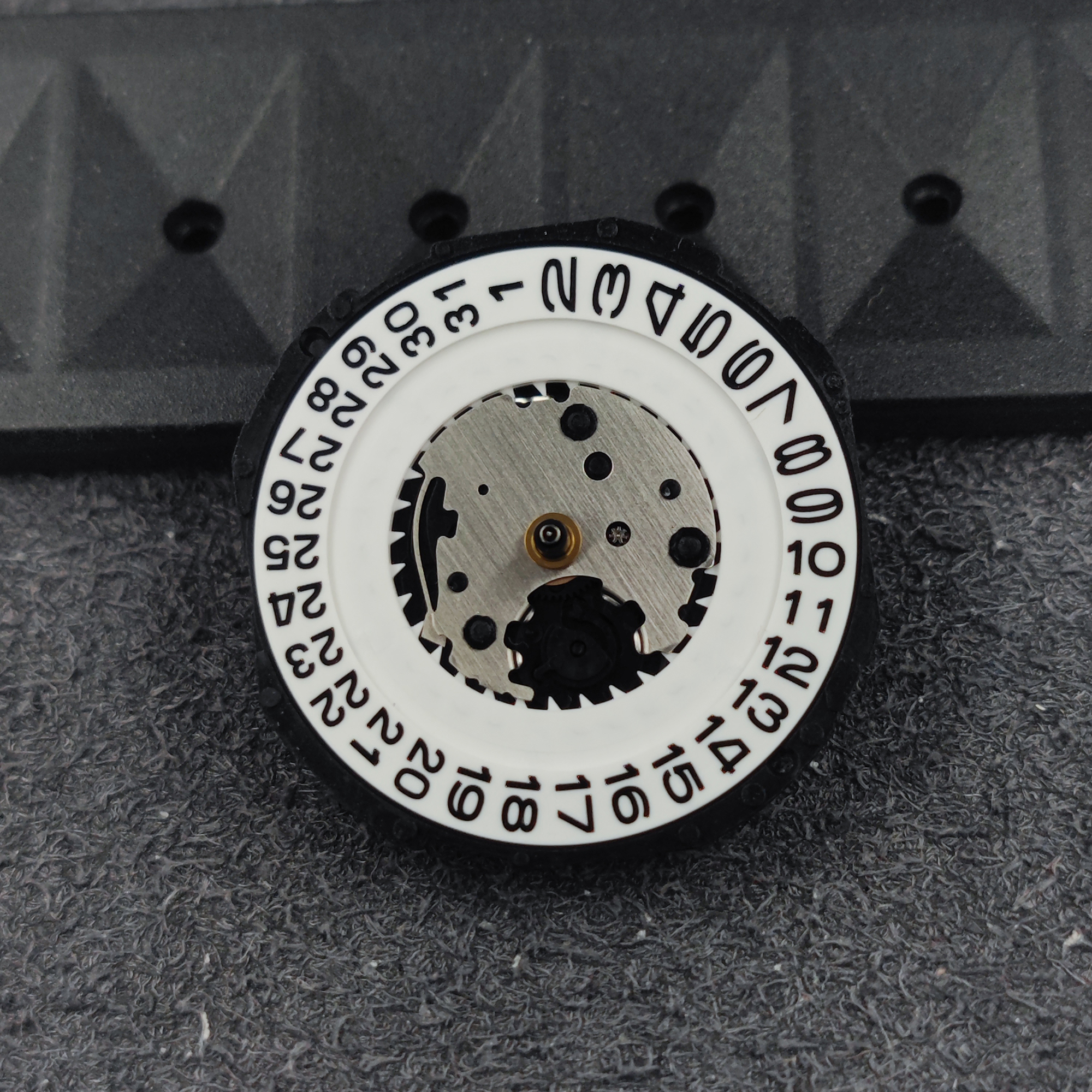 Japan PC32 Quartz Movement Dat - Jewels In Quartz Watches review and price